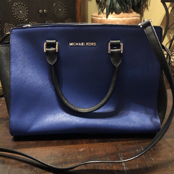 Michael Kors Handbags - Authentic Michael Kors Selma Bag